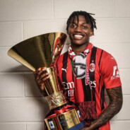 米兰——勤笑公