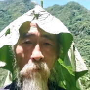 79岁大爷在线发牌