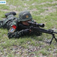 扛大炮的大哥哥