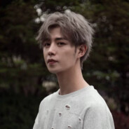 她把偏爱当泛爱