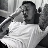 白给青年不起钳