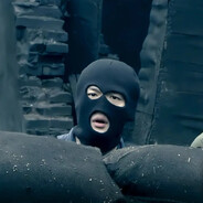 头戴三叉束发紫金冠手持方天画戟吕小布是也