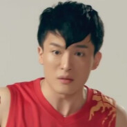 操场上最靓的妹子