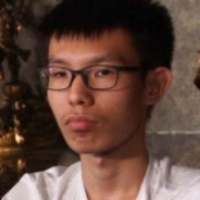 将头发梳成大人模样