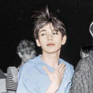 脚踩恶龙手搂公主