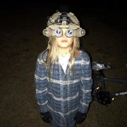 坐飞机偷吃贡品