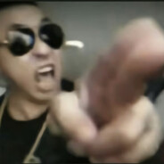 老人和孩子先飞