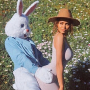 Водитель по губам.