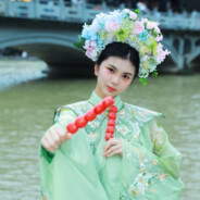 林花倒影落清池，池面