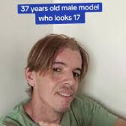 37yearoldmalemodelwholooks17