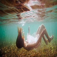 油菜花旁的小少女~