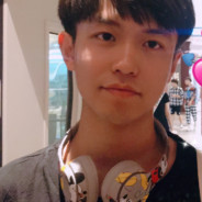 扶老奶奶过马路的小明