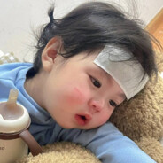 手捧一束玫瑰花