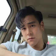 双手插兜的男人