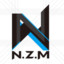 NzM