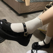 沾fufu的白抹小皮鞋