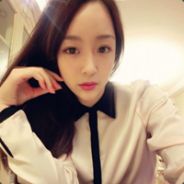 穿着开裆裤舔着棒棒糖