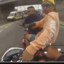 2 CARAS NUMA MOTO