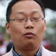 一块甜崽小熊饼干