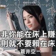 想喝水，你别掰她腿呀