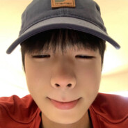 给女大学生抹身体乳