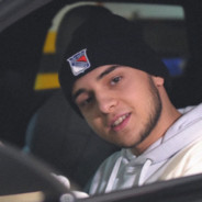 srajace malpy w swetrach