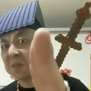 你的脸怎么红了？精神