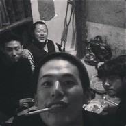 大庭广众脱裤子