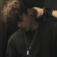 关于她只剩听说