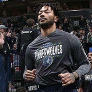 手拿洋铲去敲人