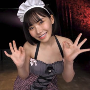 躺在女仆身上玩