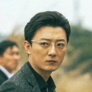 冷冷的冰鱼在他脸上胡