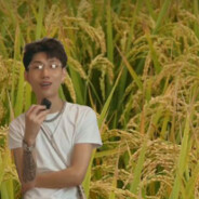 她才18怎么守得住B