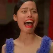 这么多人 她怎么守得住B