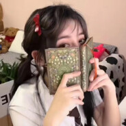 美妞妞没六六吃溜溜梅