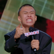 歌厅猛凿扫地大妈