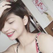 YOUNG LATINA BRUNETTE