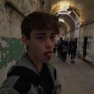 打开灯光照照你