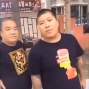 玄武盾说那斩月刀