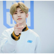 哼，想逃，闪电旋风劈