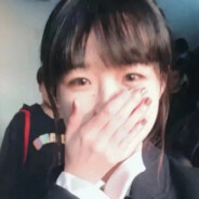 那女孩靠的太近了