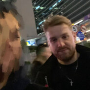 NIKO求着跟我合影