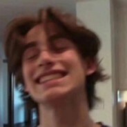 花园里的挖掘机