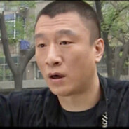 用力猛踹瘸子那条好腿