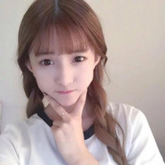 她的眼里烟波蓝