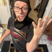 装作熟睡的丈夫