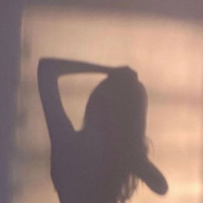 伴他月里霓裳舞