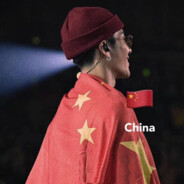 75岁疯比老登怒咬电弧星