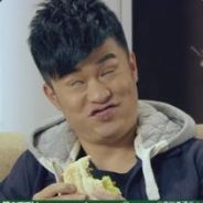 看见敌人尿一地