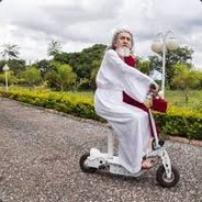 JESUS DE PATINETE